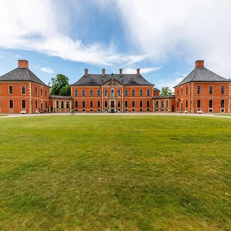 Attractive In Near The Sea * Klutz